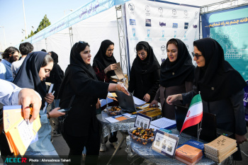 برپایی غرفه جهاددانشگاهی واحد اصفهان برای  استقبال از دانشجویان نو ورود دانشگاه علوم پزشکی اصفهان